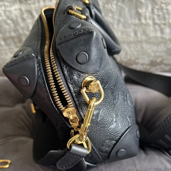 Louis Vuitton Petite Malle Souple leather cross body bag. - Picture 4 of 5